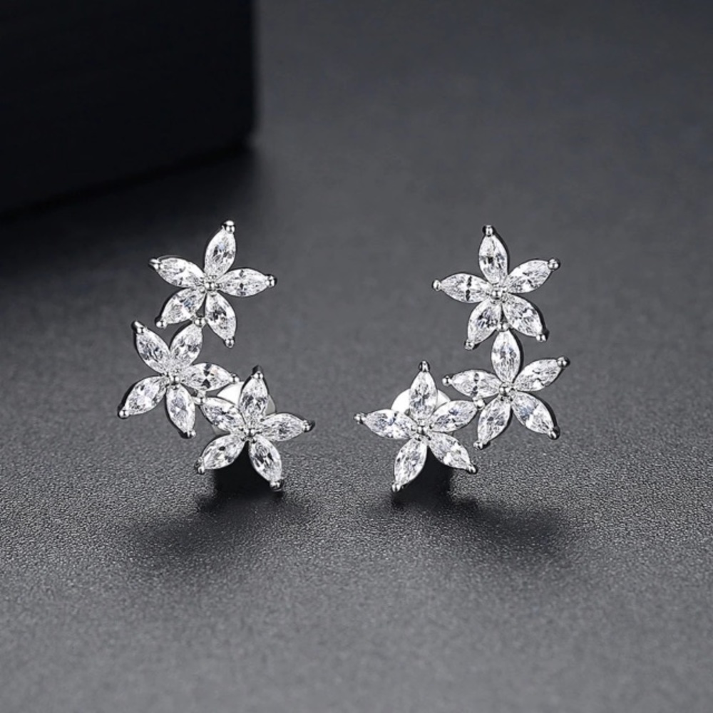 NEW!๐๐๐ธGORGEOUS!๐ธQUALITY!๐ธCZ๐ธFLOWERS!๐ธ๐๐ - Picture 5 of 8